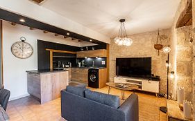 Superbe Appartement, Situe Au Coeur De La Ville.